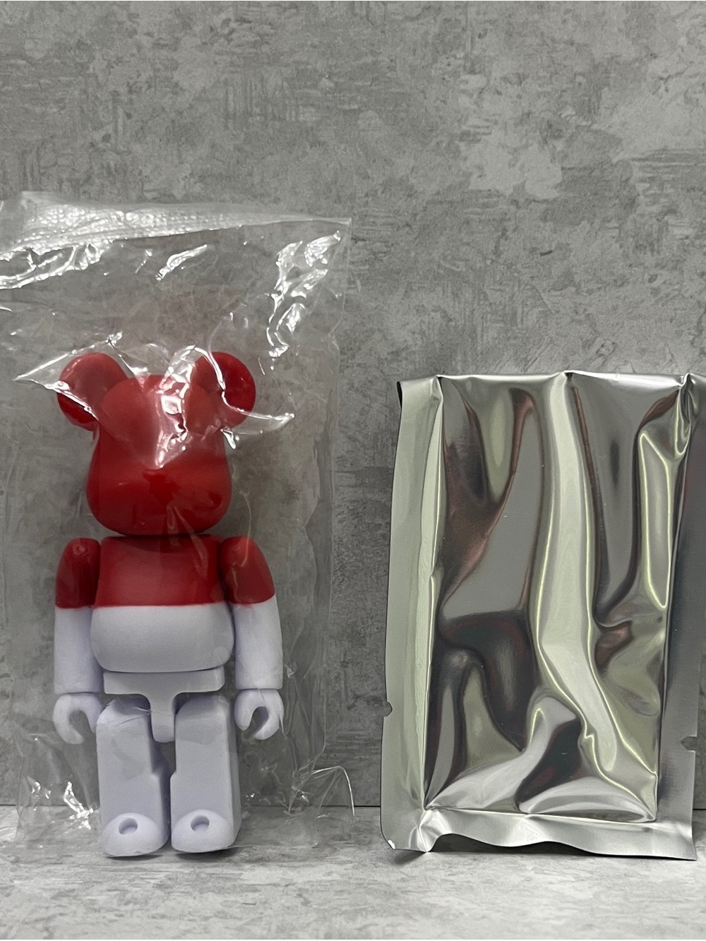 Bearbrick Monaco Flag Series 50
Be@rbrick 100% Sealed
With Card